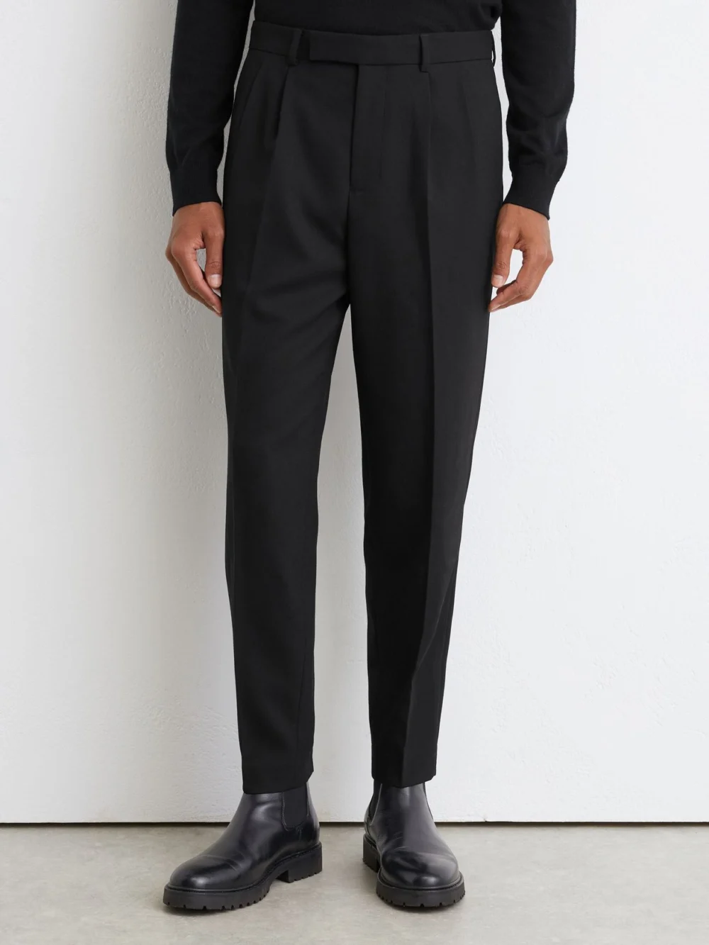 Reiss Black Tailored Fit Wool-blend Belted Pleated Trousers, view 3
