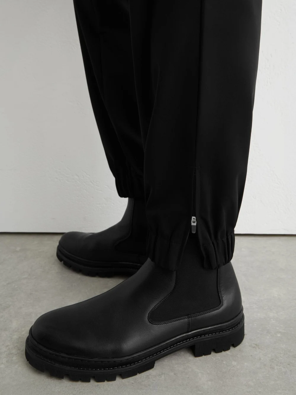 Reiss Black Technical Cuffed Drawstring Trousers, view 4
