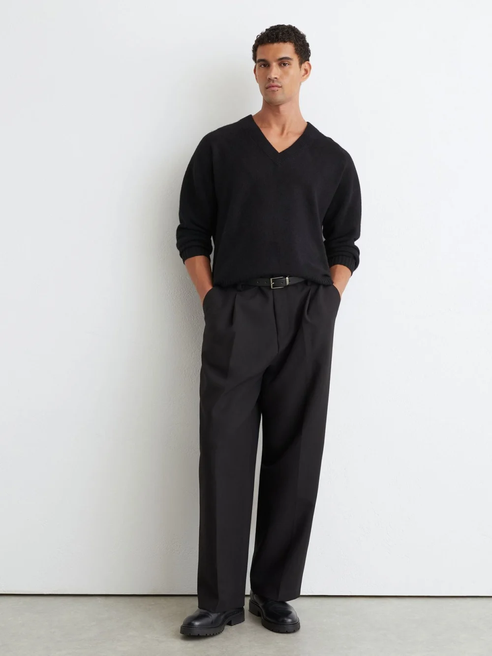 Reiss Black Wool-cashmere V-neck Jumper, view 3