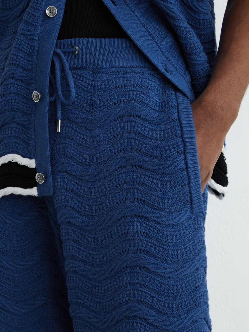 Reiss Blue Cotton-blend Wave-knit Tipped Shorts, view 3