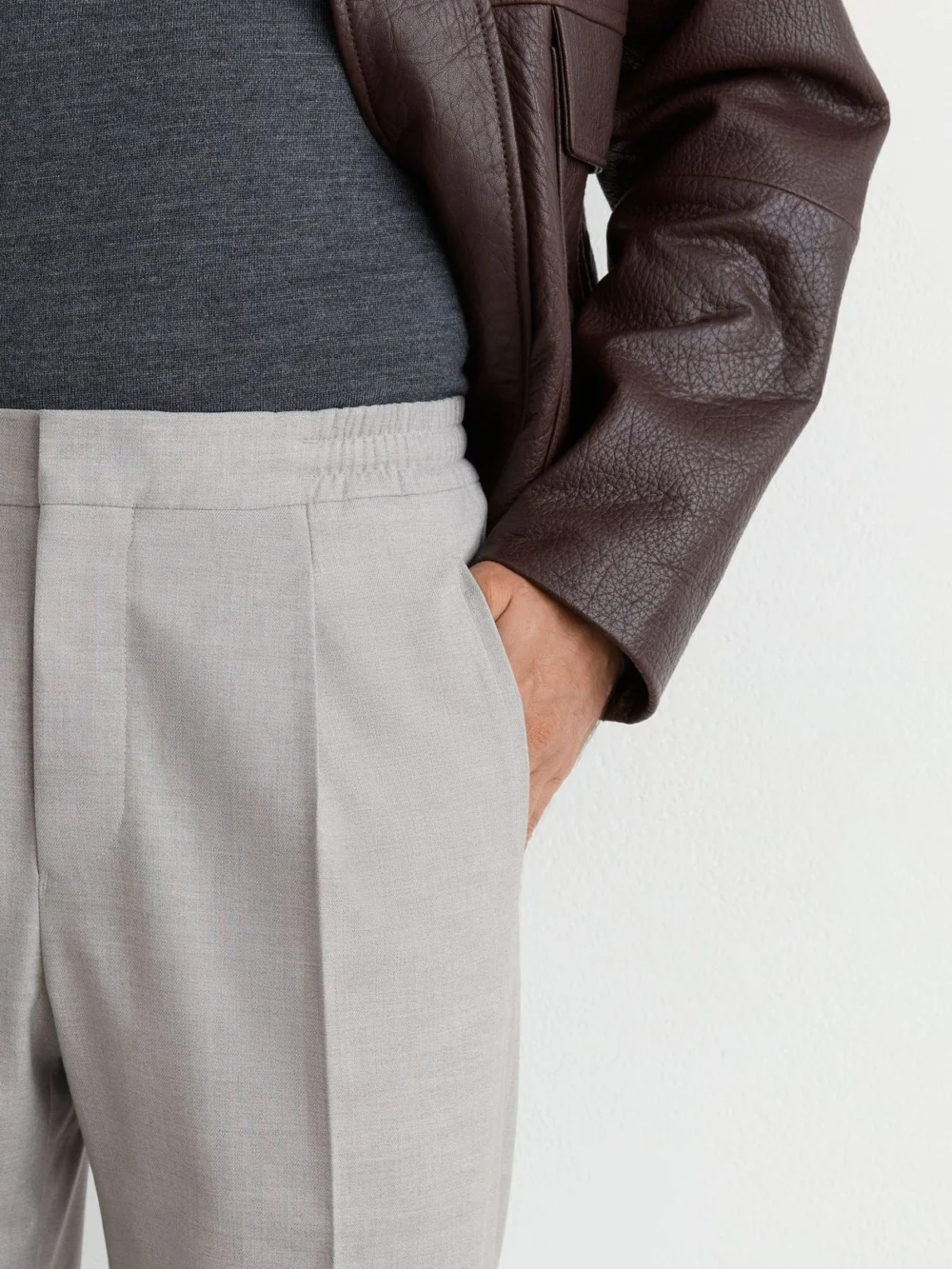 Reiss Brighton Men's Grey Relaxed Drawstring Trousers with Turn-ups, view 4