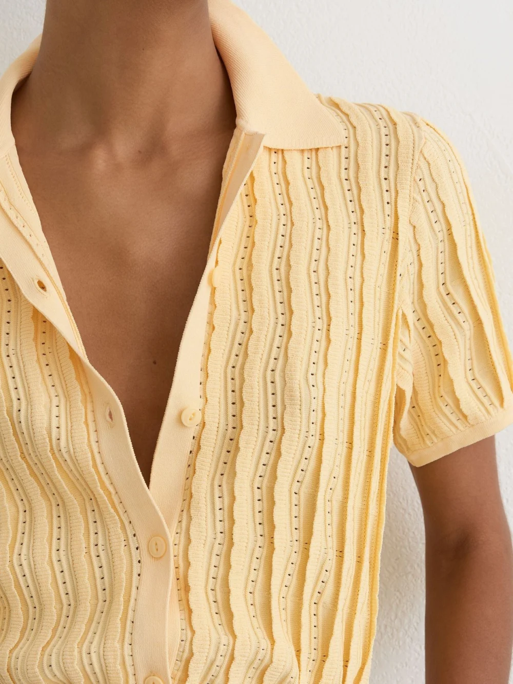 Reiss Buttermilk Yellow Stitch-detail Short-sleeve Knitted Shirt, view 3