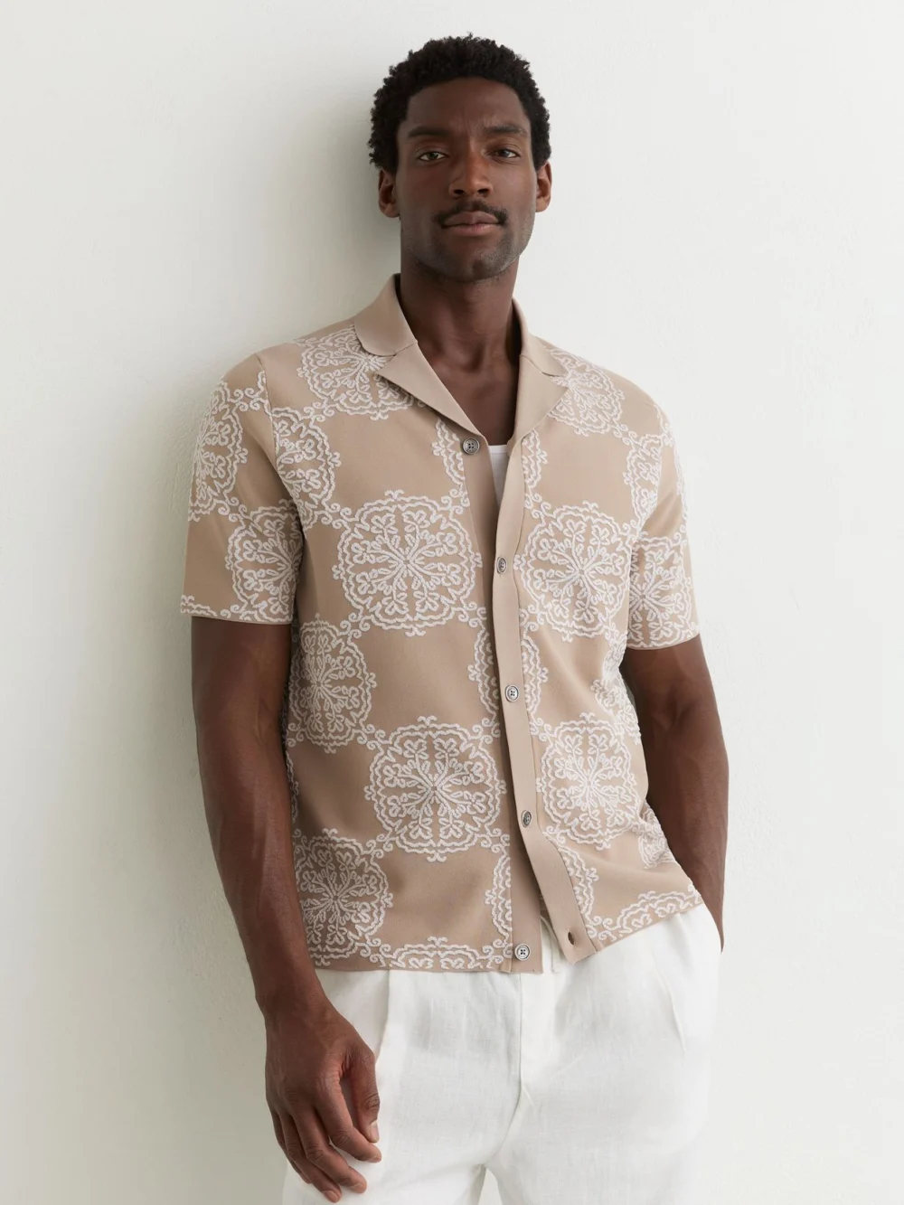 Reiss Champagne & White Jacquard Knit Cuban-collar Shirt in champagne/white