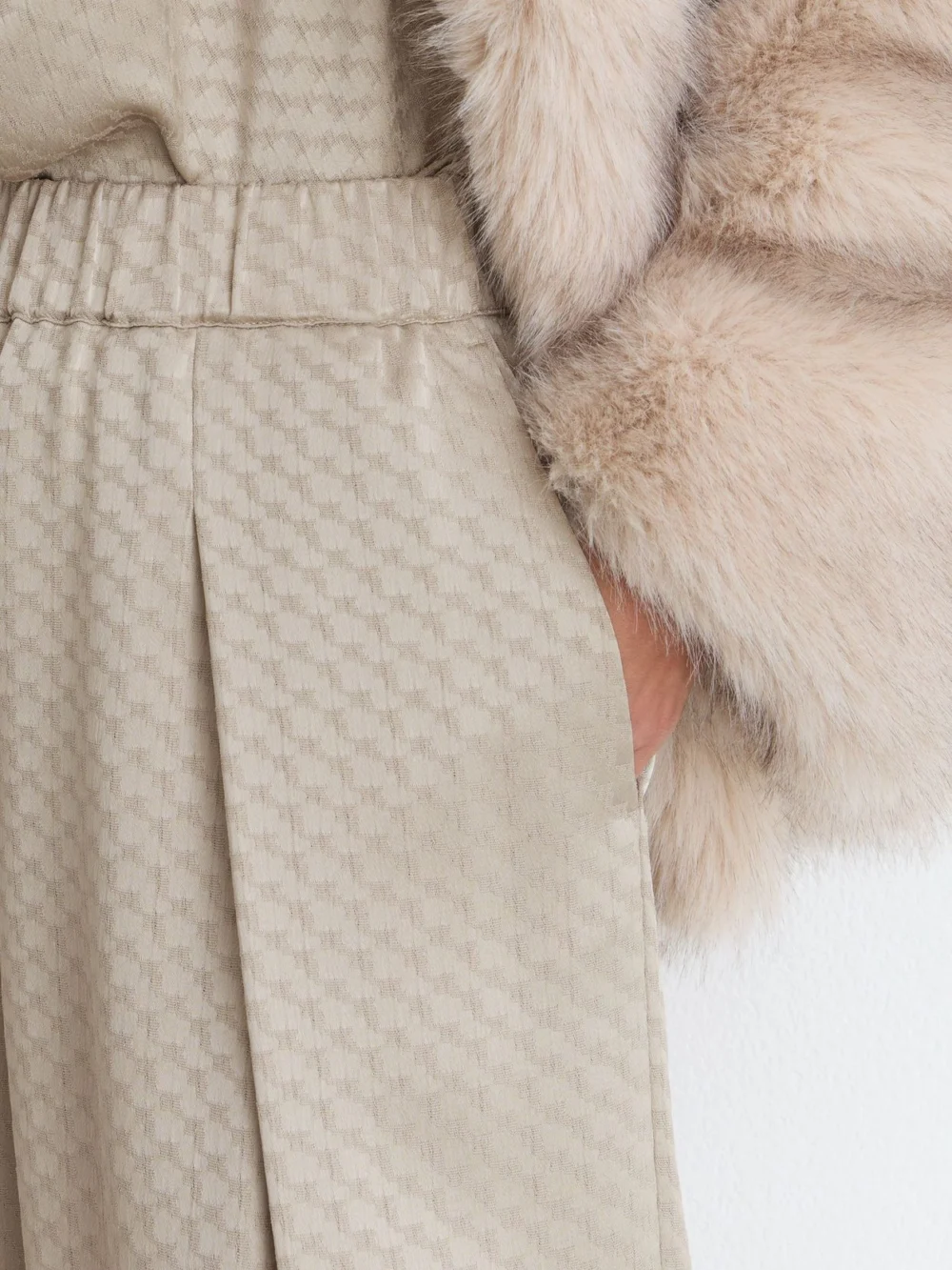 Reiss Champagne Neutral Petite Jacquard Pleated Tapered Trousers, view 4