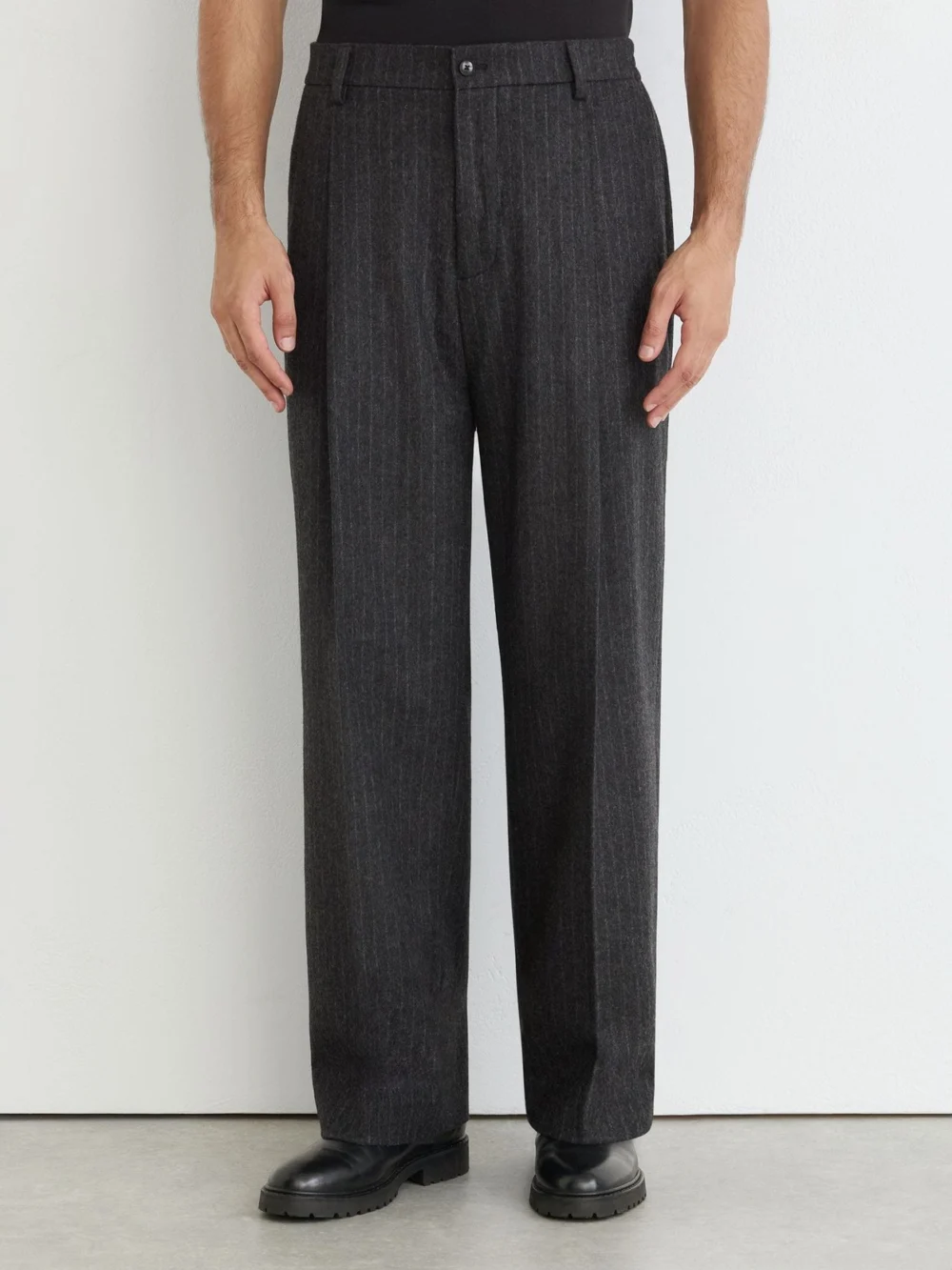 Reiss Charcoal Grey Monogram Wool-blend Chalk-stripe Suit Trousers Relaxed-fit, view 3