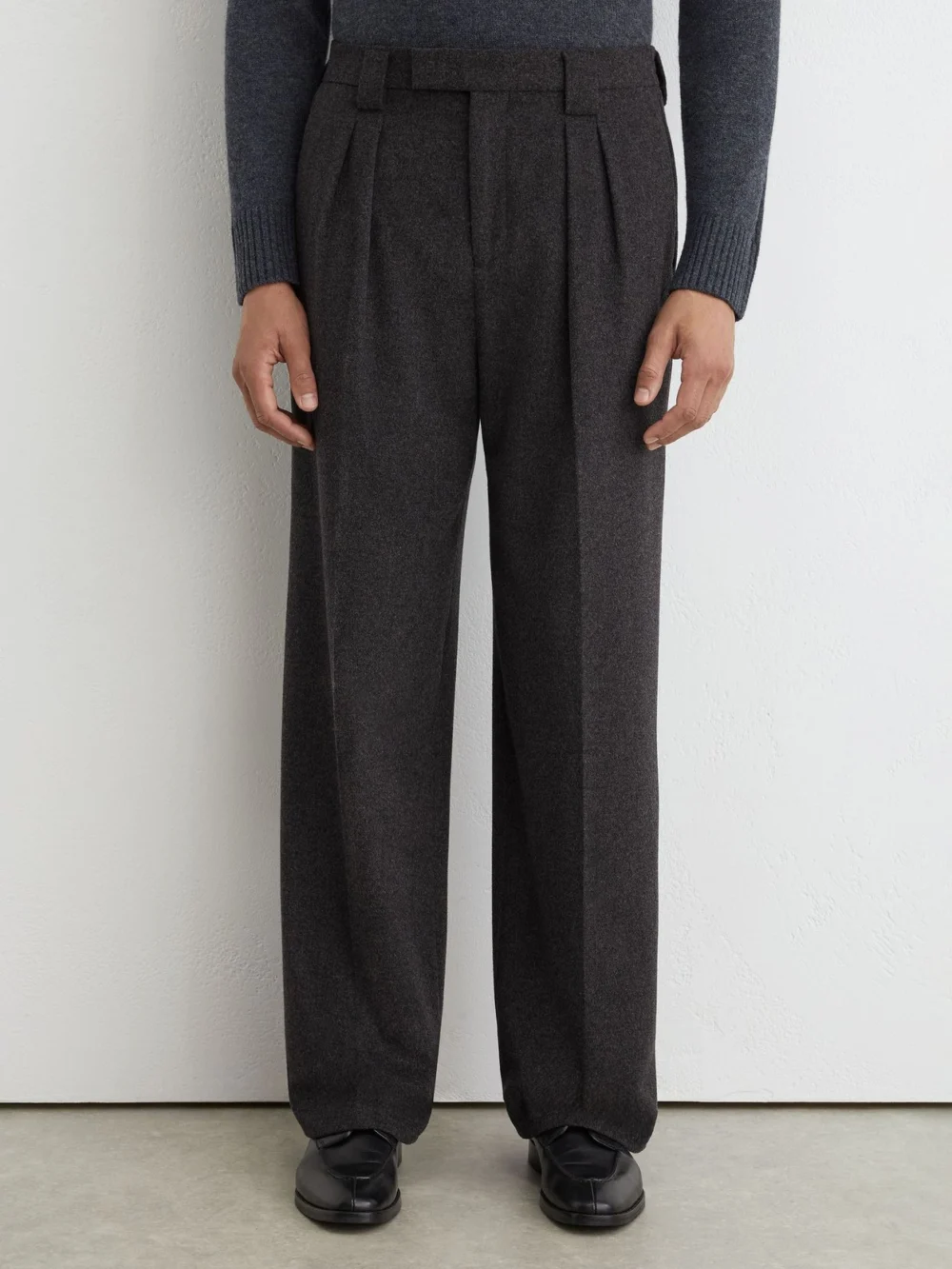 Reiss Charcoal Grey Wool-blend Flannel Relaxed-fit Pleated Trousers, view 3