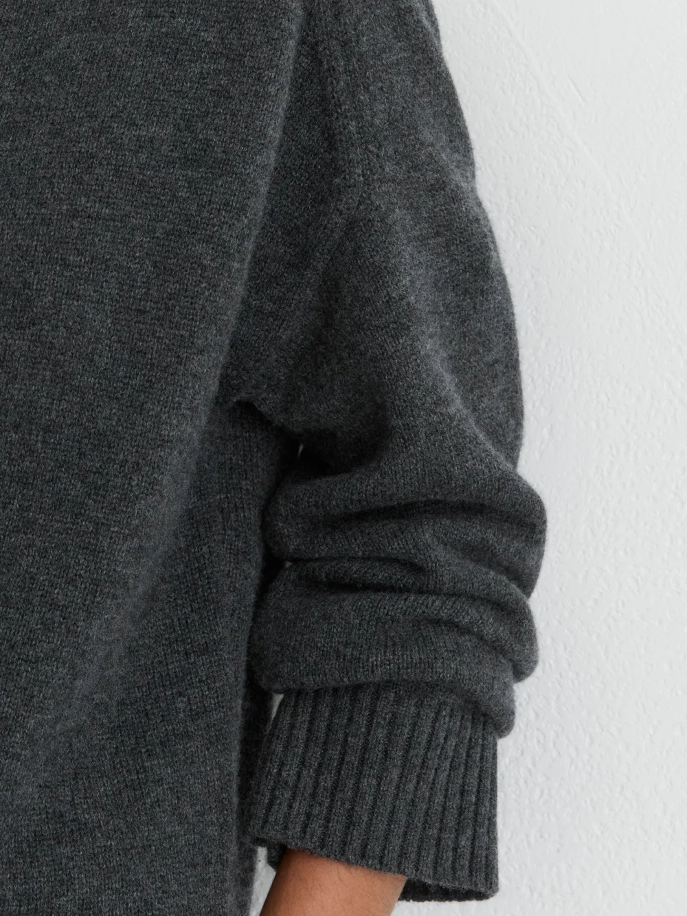 Reiss Charcoal Grey Wool-cashmere Crew-neck Raglan Jumper, view 3