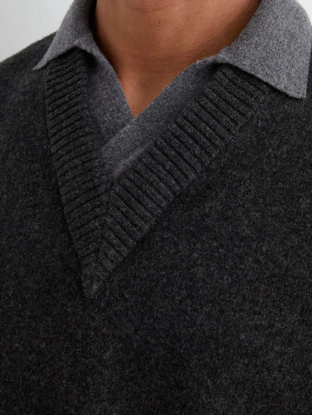 Reiss Charcoal Grey Wool V-neck Contrast-collar Jumper, view 4