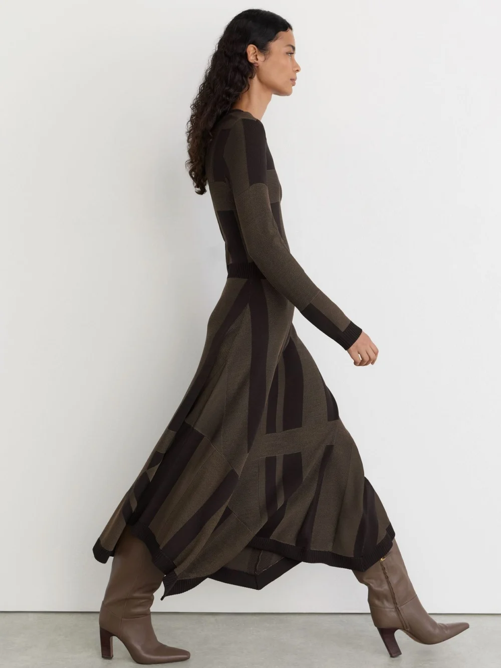 Reiss Chocolate Brown Geometric-knit Long-sleeve Midi Dress, view 4