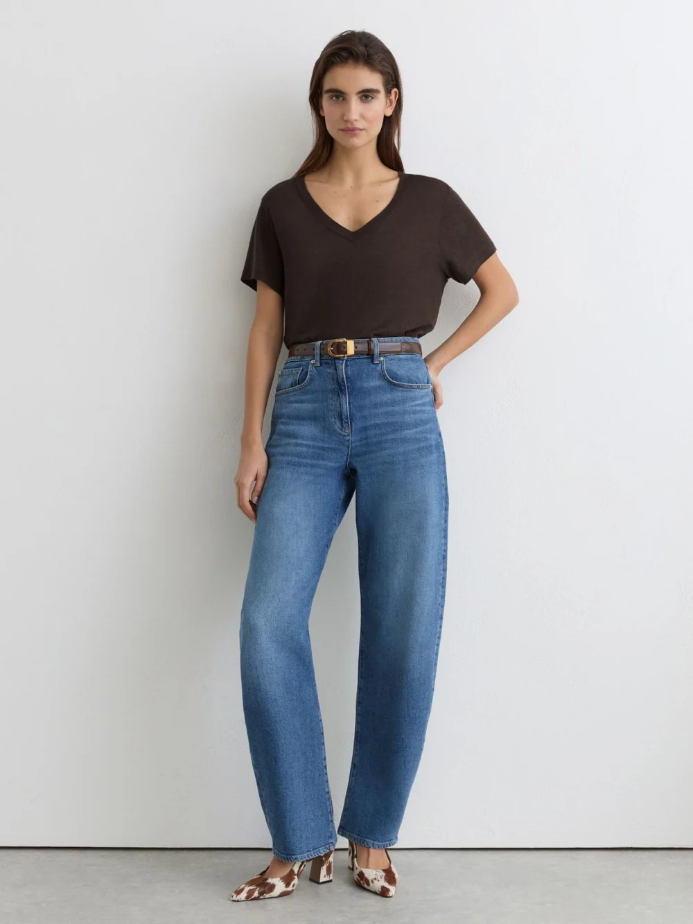 Reiss Chocolate Brown Linen V-neck T-shirt, view 4