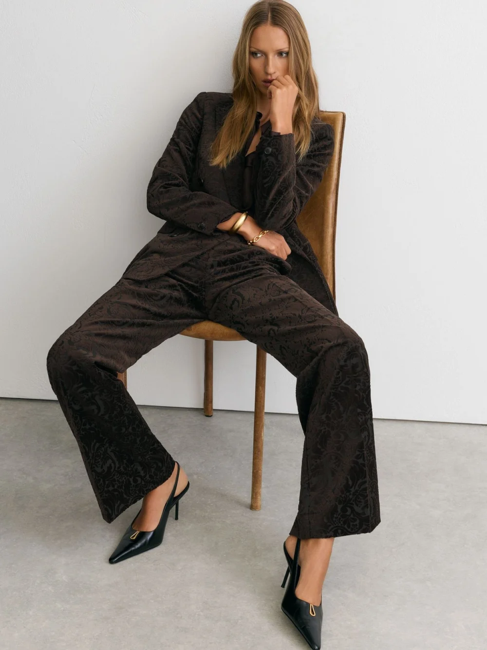 Reiss Chocolate Brown Petite Velvet Flocked Flared Suit Trousers, view 4