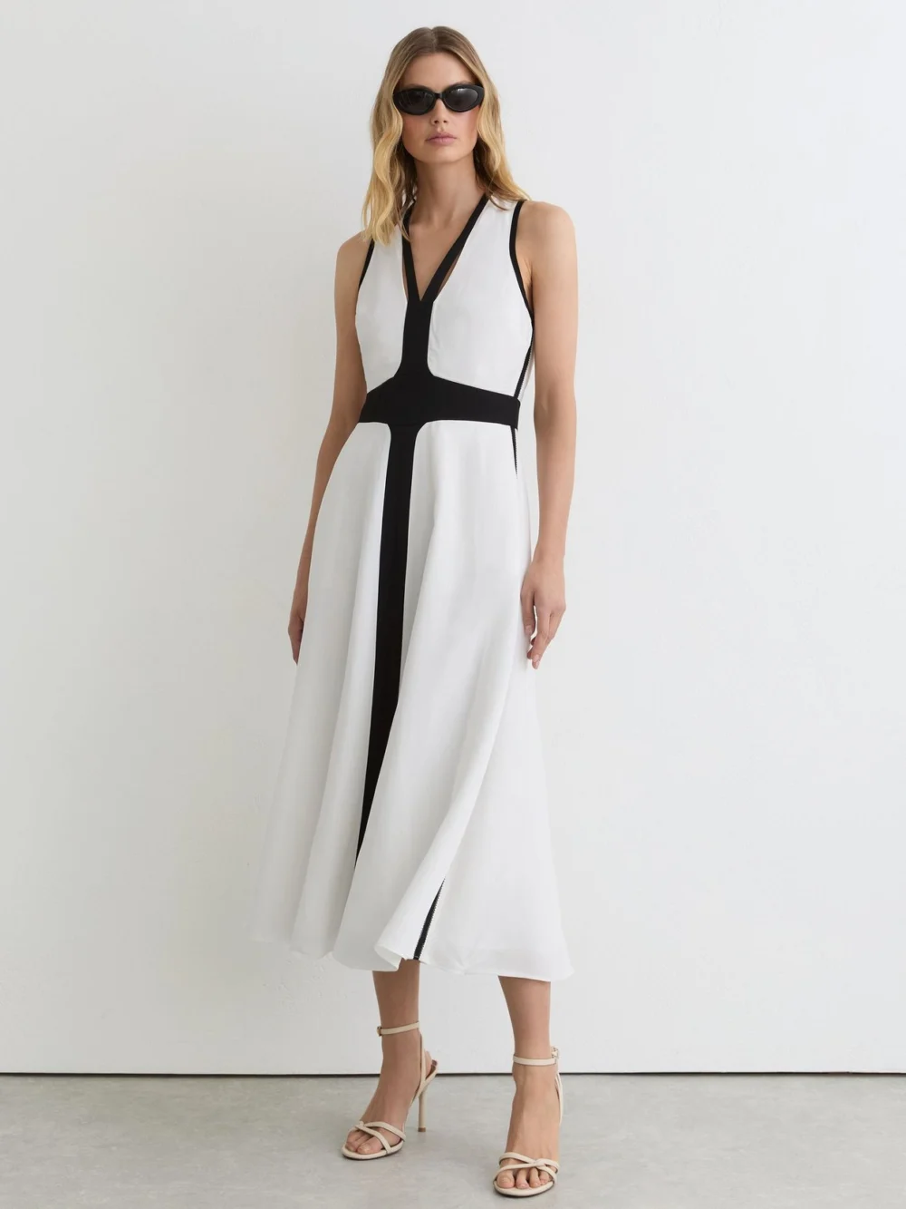 Reiss Contrast-trim Cross-back Midi Dress with Linen, view 3