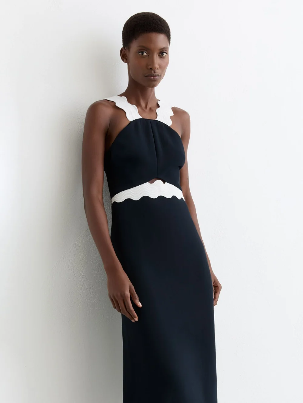 Reiss Contrast Wave-trim Fitted Midi Dress, view 3