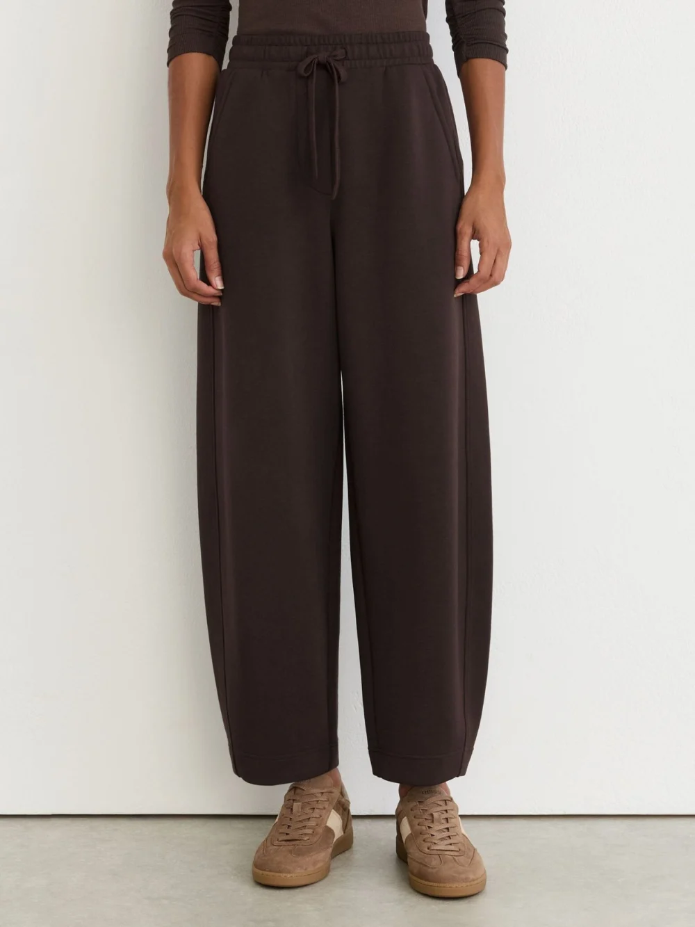 Reiss Dark Chocolate Brown Premium Interlock Barrel-leg Joggers, view 3