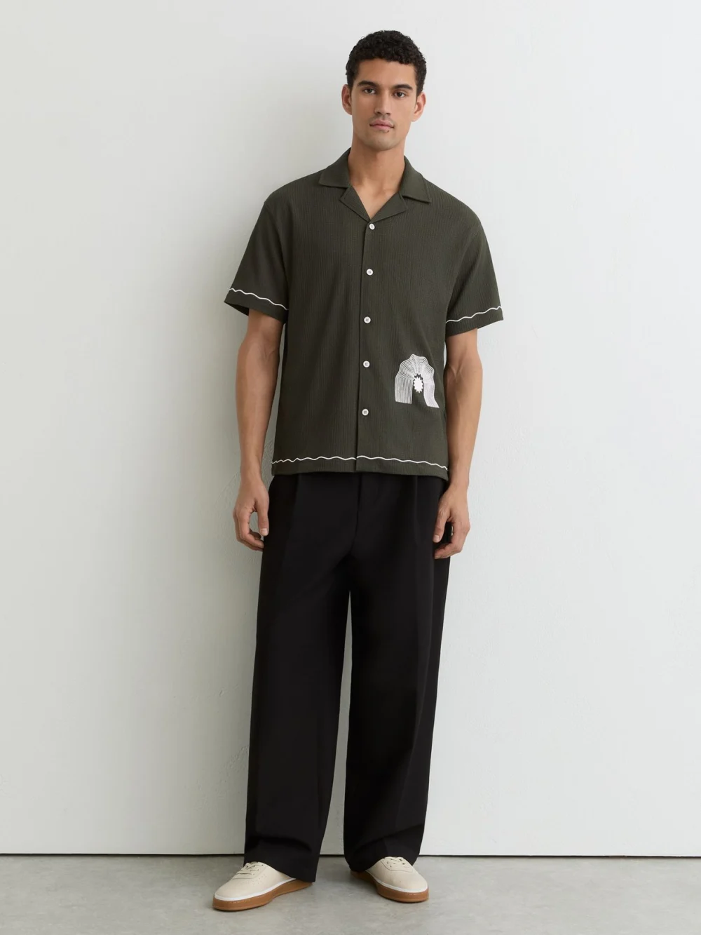 Reiss Dark Green Textured Motif-print Cuban-collar Shirt, view 3