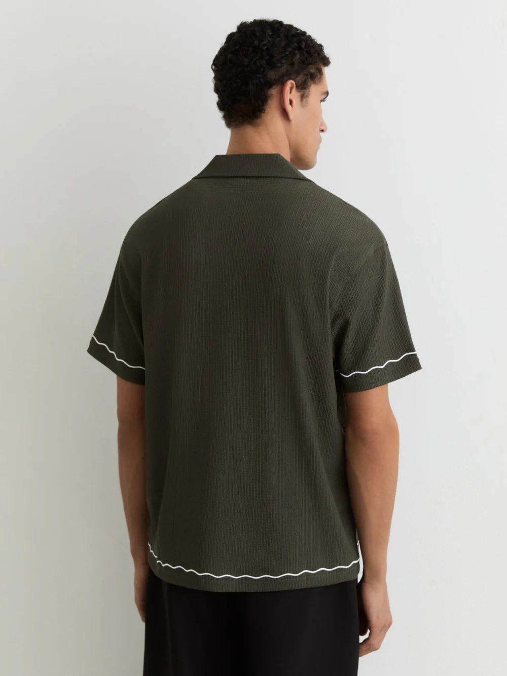 Reiss Dark Green Textured Motif-print Cuban-collar Shirt, view 4