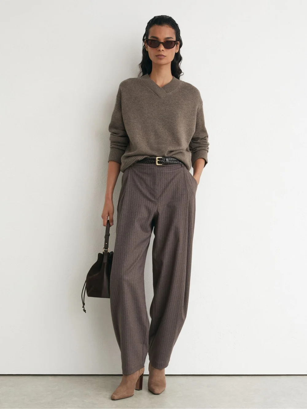 Reiss Dark Neutral Wool-cashmere V-neck Jumper, view 3
