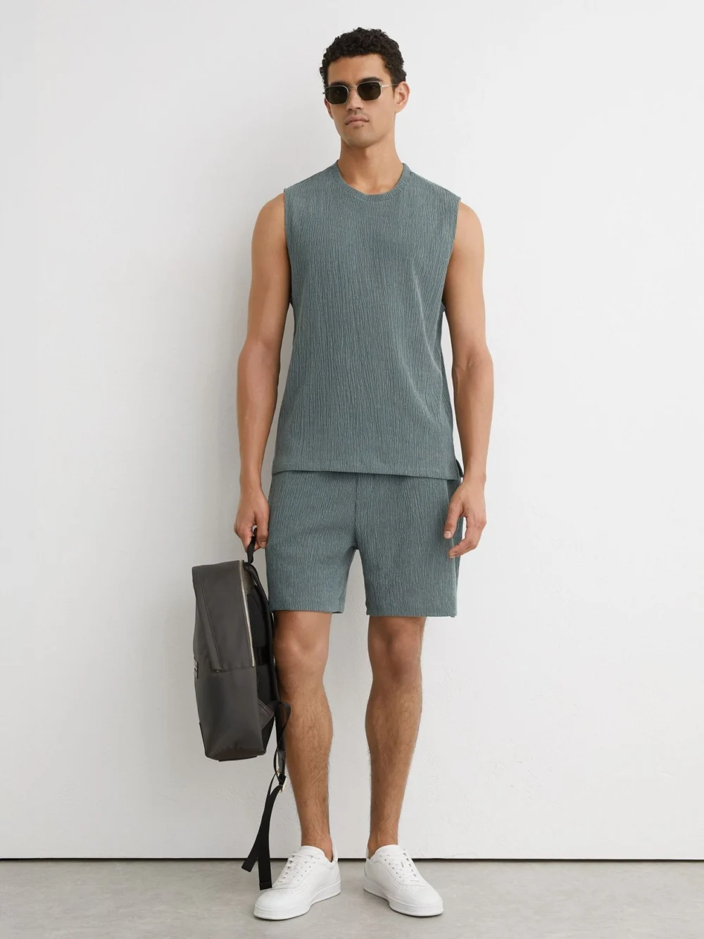 Reiss Dark Sage Green Textured Crew-neck Vest, view 3