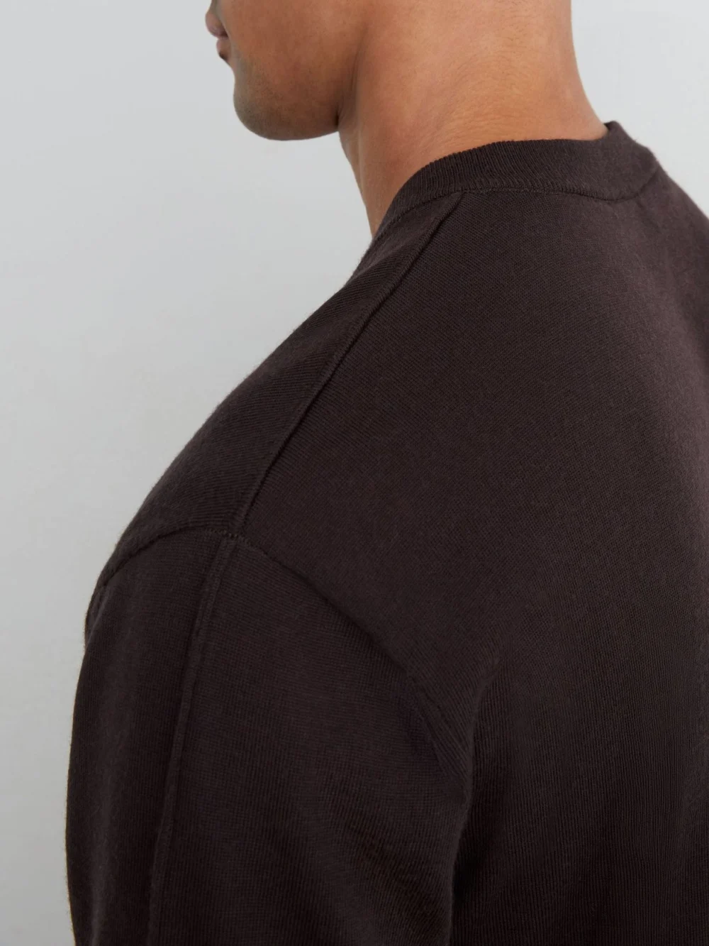 Reiss Earlsfield Men's Bitter Brown Merino Wool V-neck Jumper, view 4