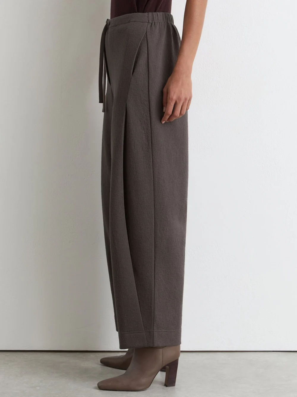 Reiss Grape Burgundy Petite Cotton-blend Barrel-leg Drawstring Trousers, view 3