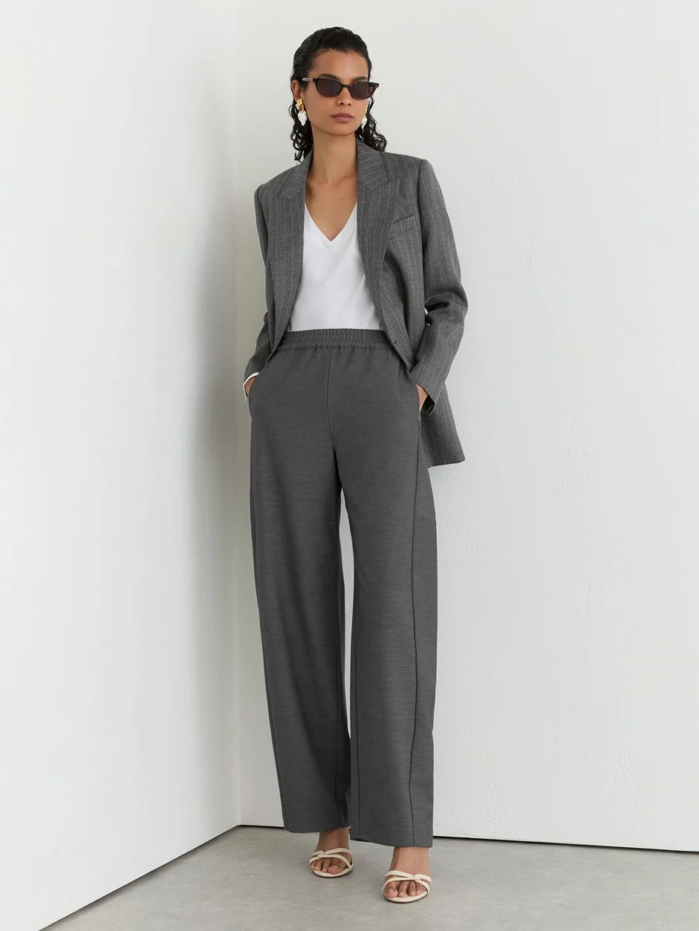 Reiss Grey Elasticated-waist Barrel-leg Trousers, view 5