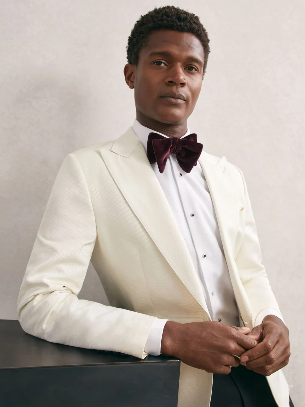 Reiss Hike Bordeaux Velvet Bow Tie, One Size, view 2