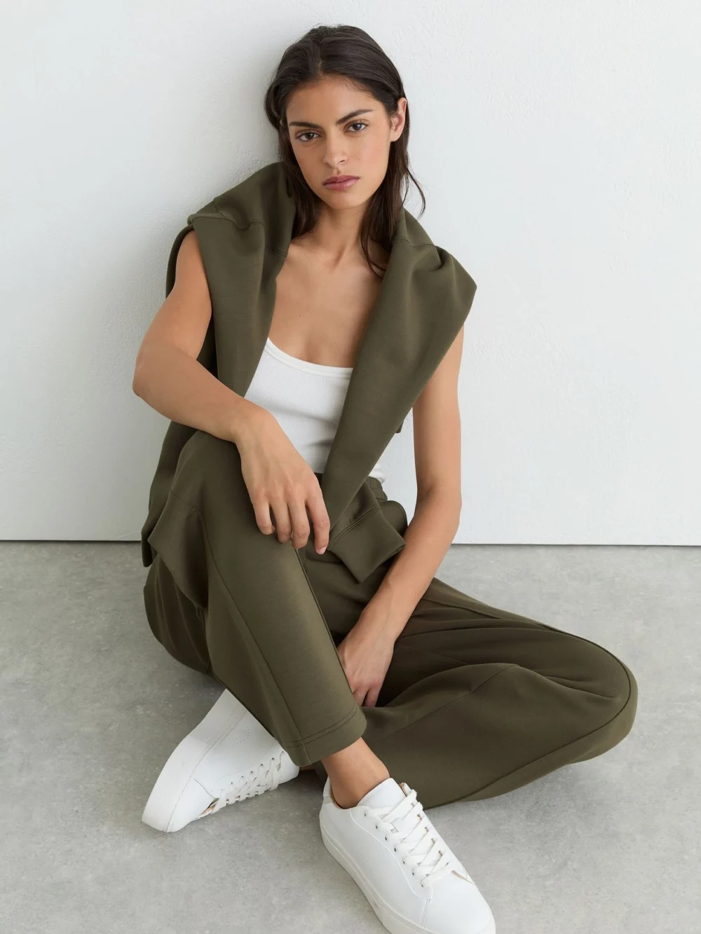 Reiss Khaki Green Premium Interlock Wide-leg Joggers, view 4