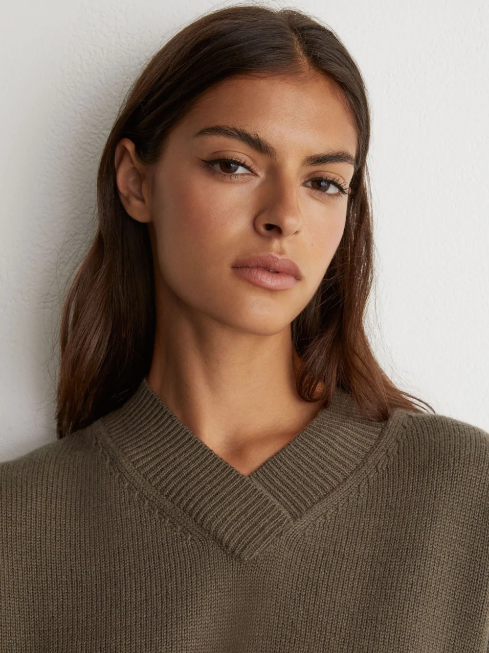 Reiss Khaki Green Wool-cashmere V-neck Jumper, view 4