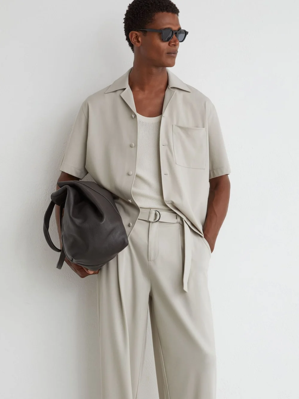 Reiss Light Stone Belted Relaxed-fit Pleated Trousers, view 3