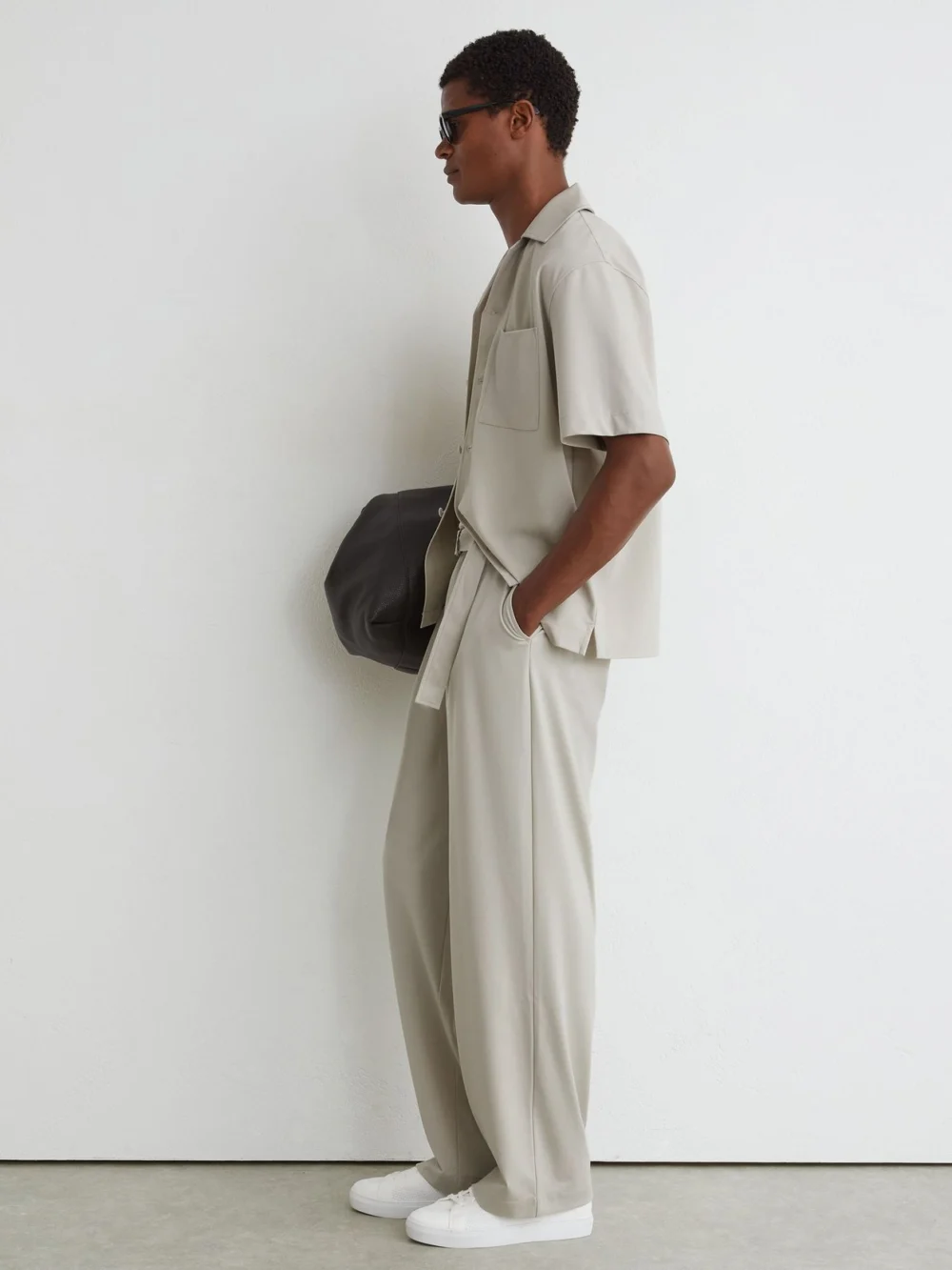Reiss Light Stone Belted Relaxed-fit Pleated Trousers, view 4