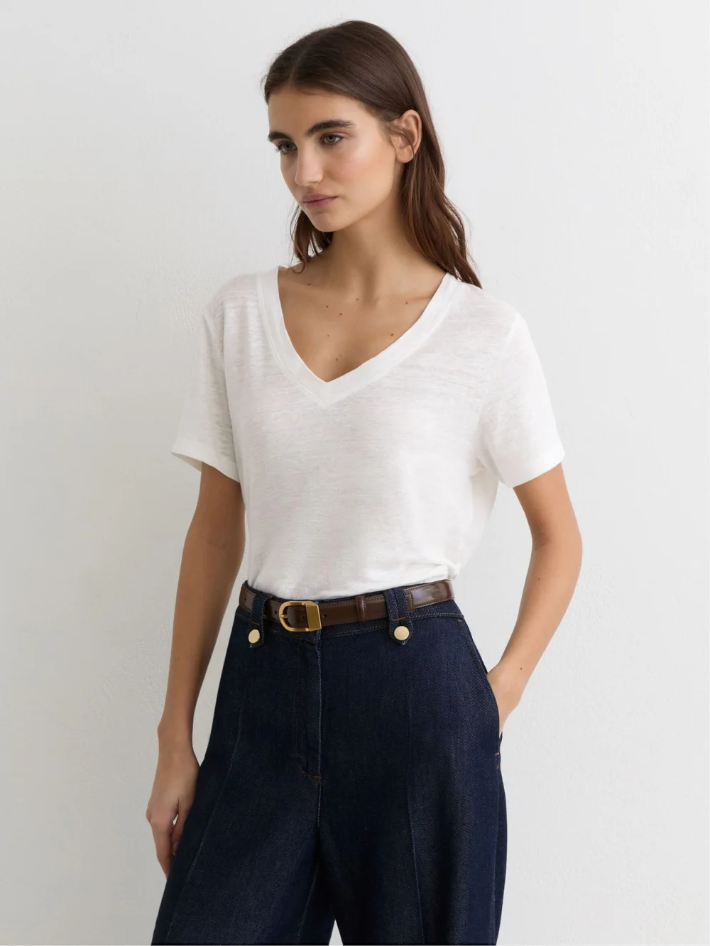 Reiss Lola Women's White Linen V-neck T-shirt, view 3