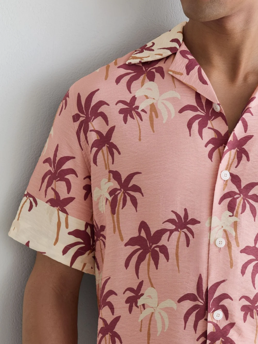 Reiss Madrona Men's Pink Palm-print Cuban-collar Shirt, view 3