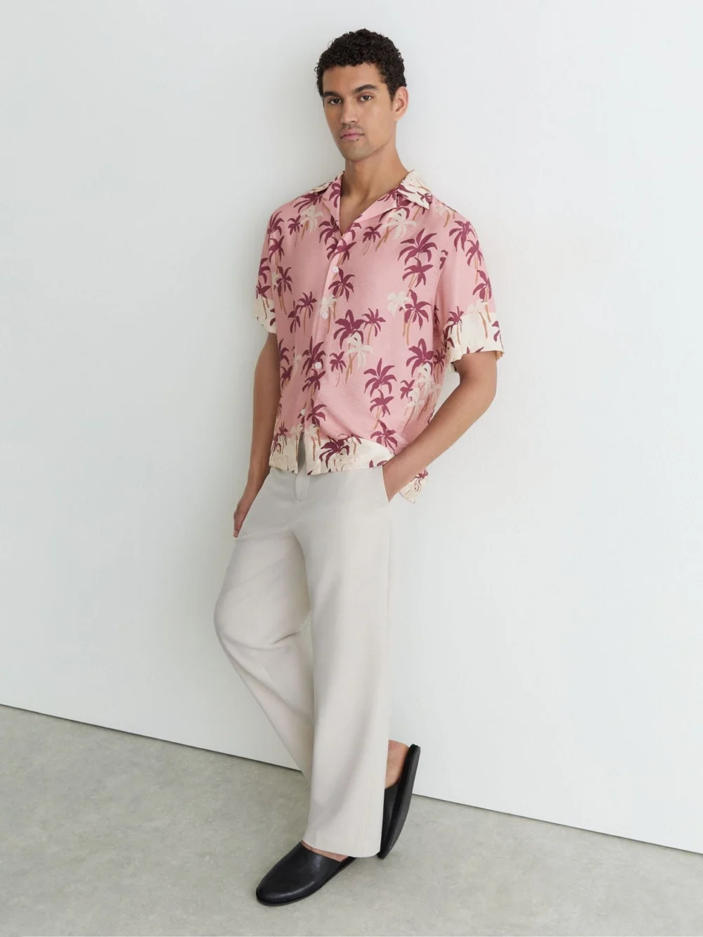 Reiss Madrona Men's Pink Palm-print Cuban-collar Shirt, view 4