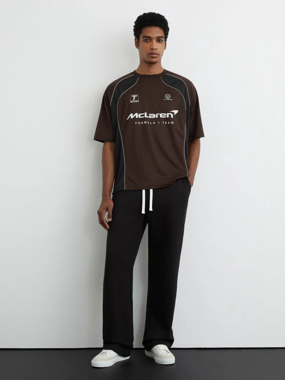 Reiss McLaren X McLaren F1 Team Racing Relaxed Contrast Driver T-shirt -fit, Chocolate Brown, view 3