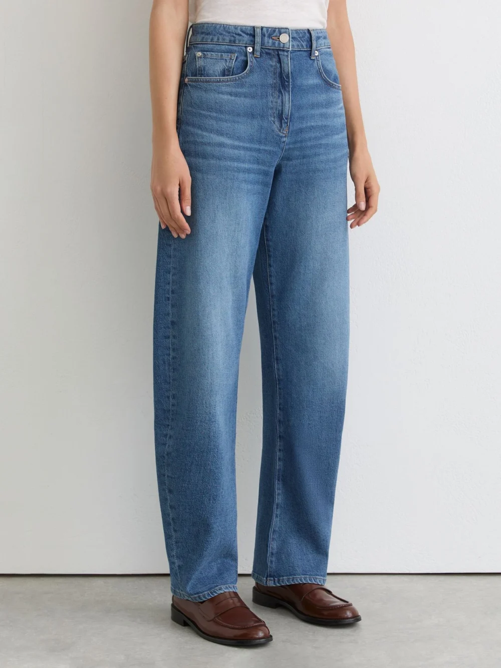 Reiss Mid Blue Petite Barrel-leg Jeans, view 3