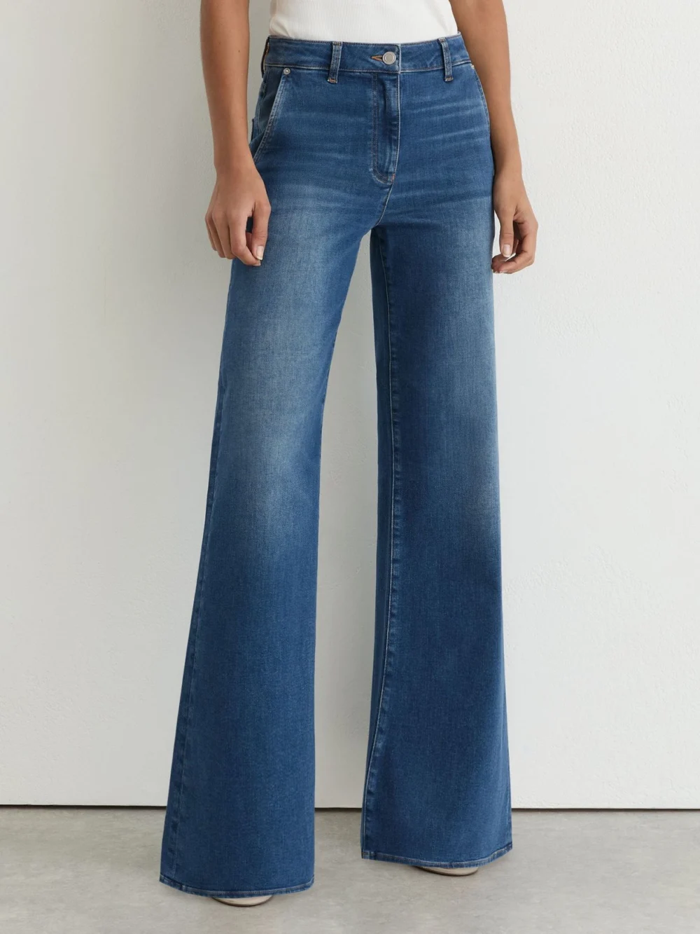 Reiss Mid Blue Petite Cotton-lyocell Wide-leg Jeans, view 3
