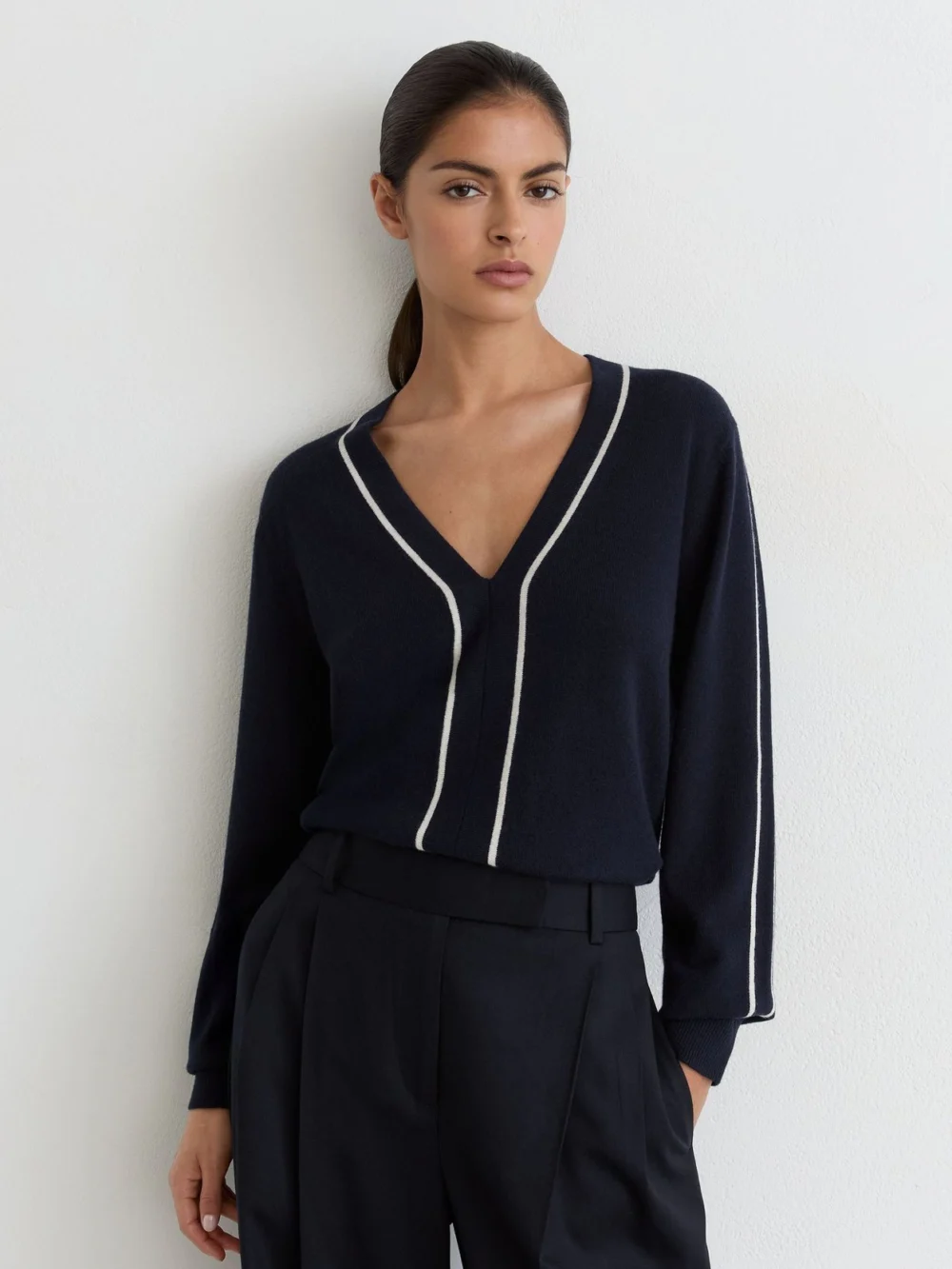 Reiss Mila Women's Wool-blend V-neck Stripe-detail Jumper with Cashmere, view 3