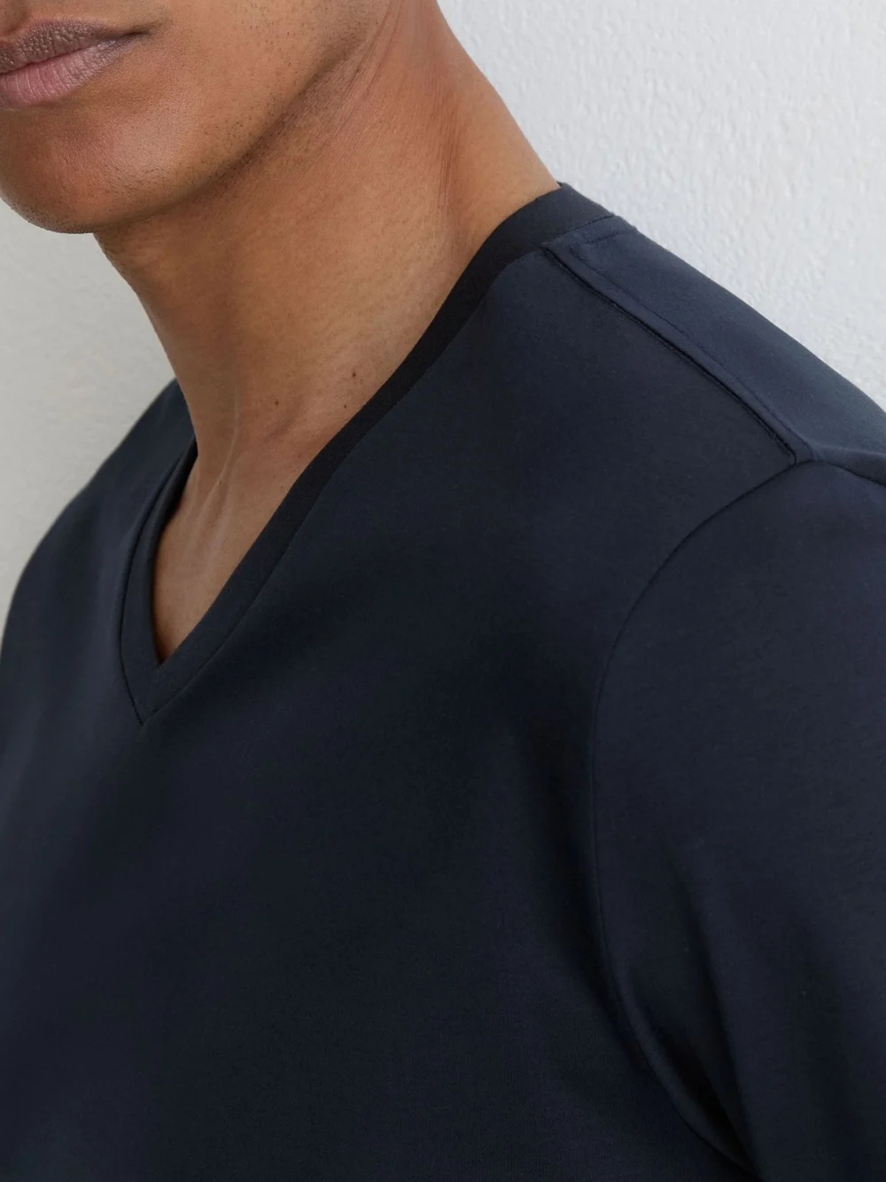 Reiss Navy Air-water-cotton V-neck Tailored-fit T-shirt, view 3