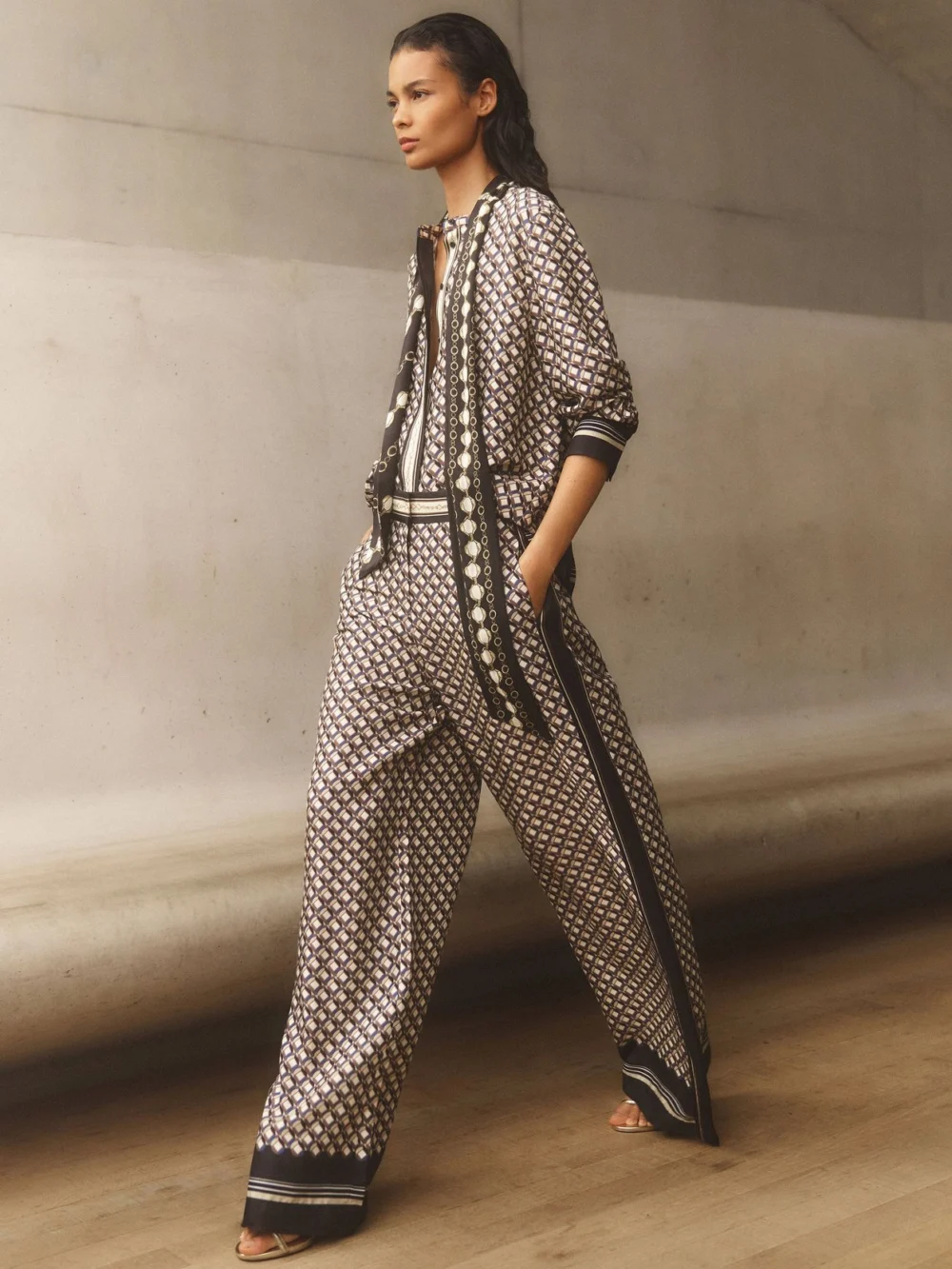 Reiss Navy & Gold Scarf-print Wide-leg Trousers in navy/gold