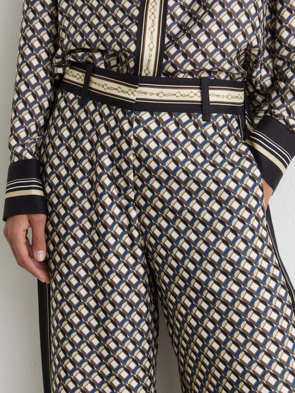 Reiss Navy & Gold Scarf-print Wide-leg Trousers, view 3