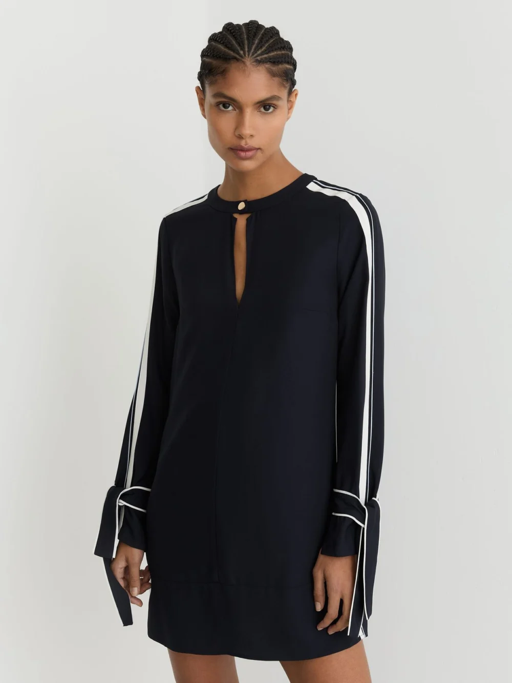 Reiss Navy & White Contrast Tipped Tie Cuff Shift Dress in navy/white