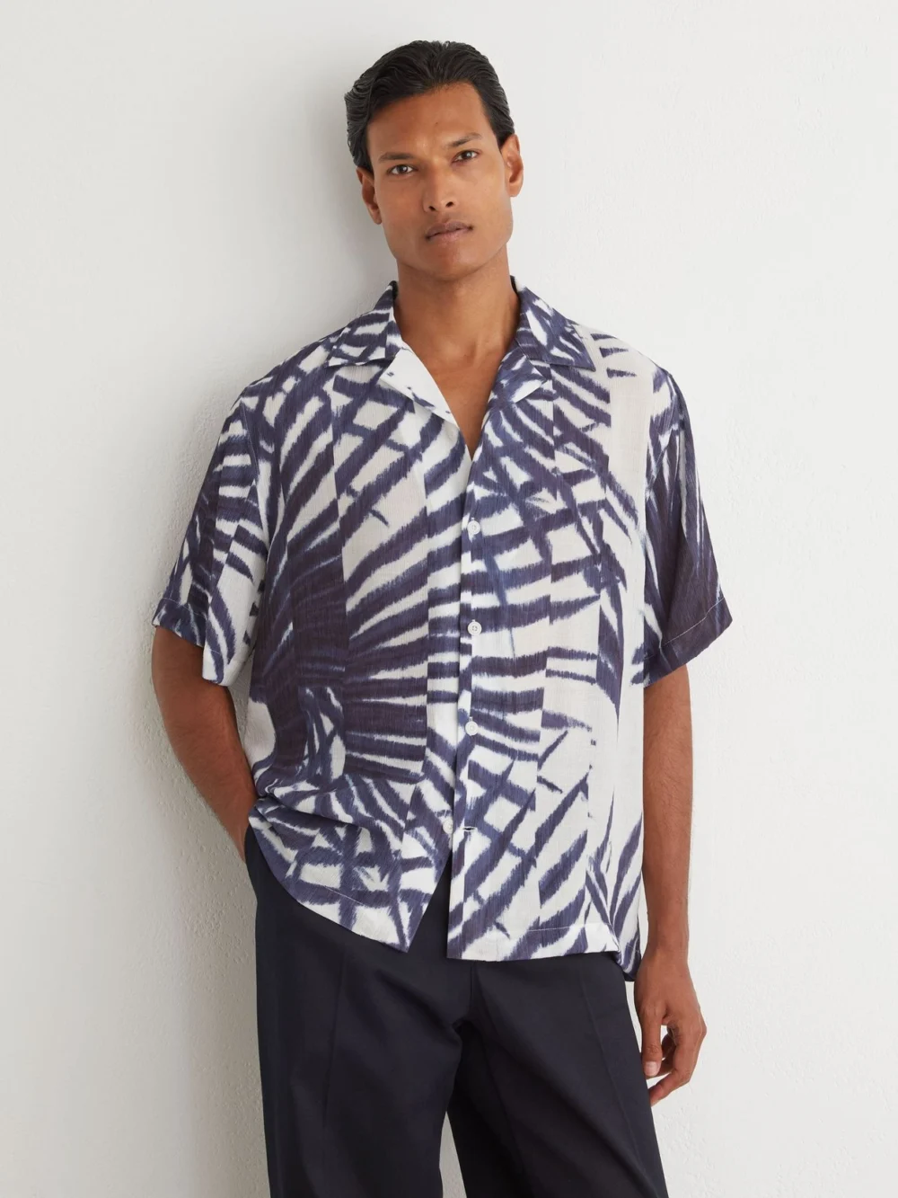 Reiss Navy & White Plissé Printed Cuban-collar Shirt in navy/white