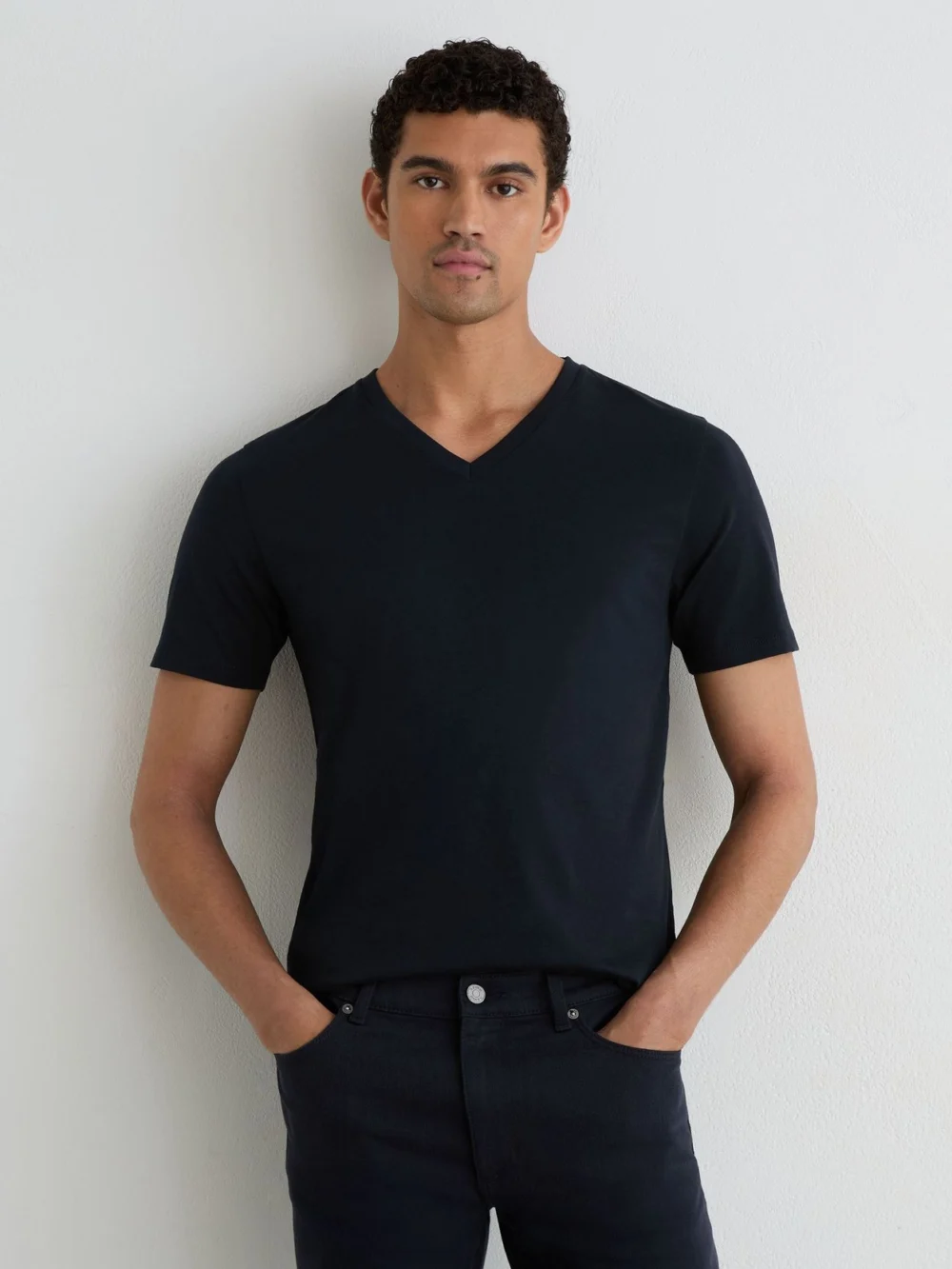 Reiss Navy Dayton Pack-pack Cotton V-neck Tailored-fit T-shirts, view 3