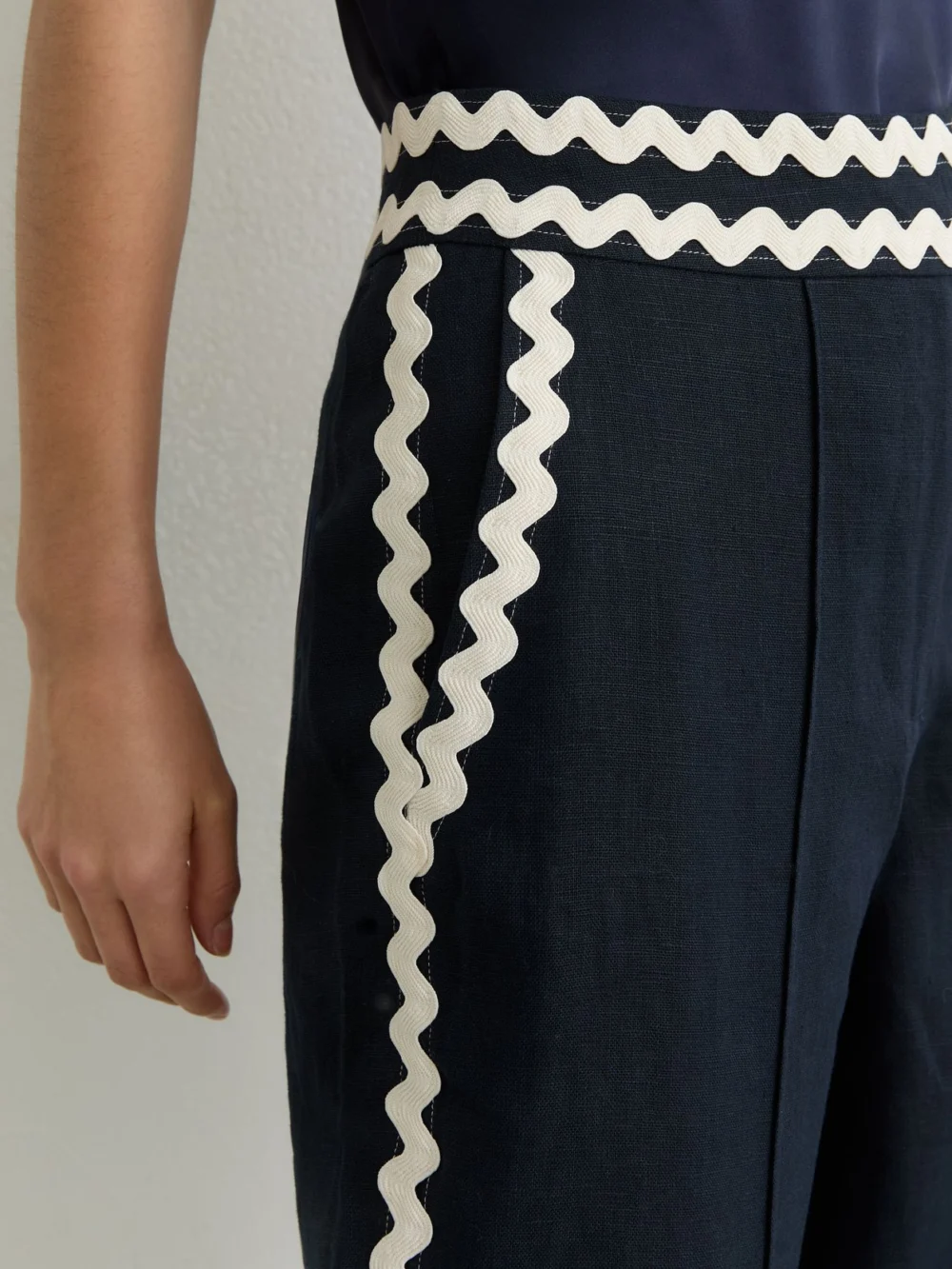 Reiss Navy Mila Linen Wave-trimed Trousers, view 4