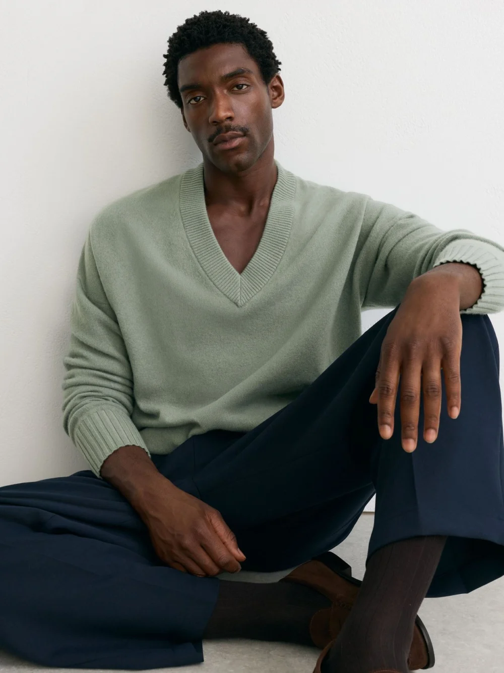 Reiss Pale Sage Green Wool-cashmere V-neck Jumper, view 4
