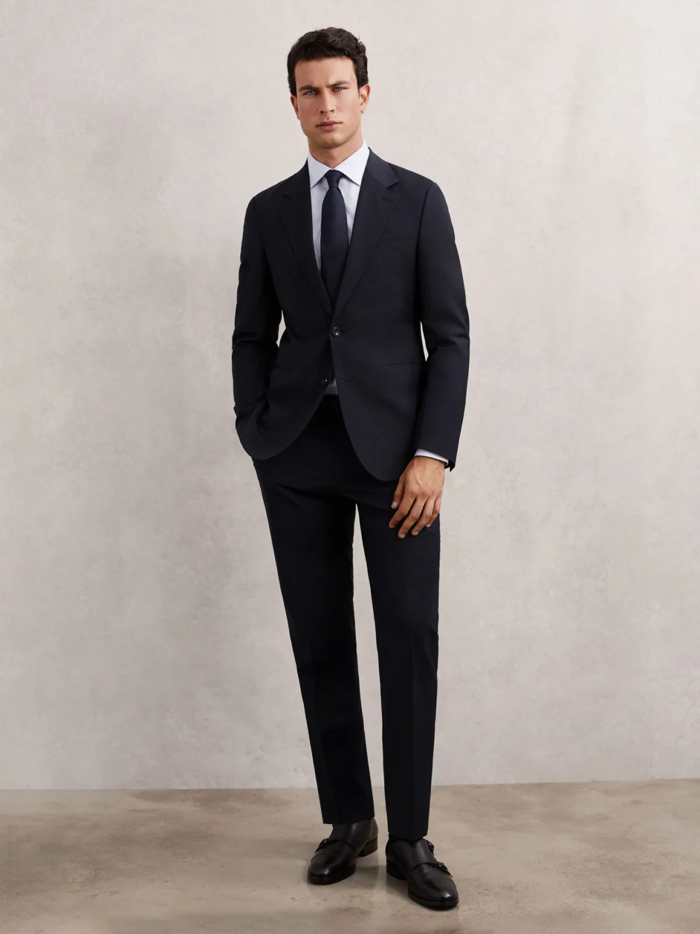 Reiss Promise Men's Navy Wool-blend Tailored-fit Waistcoat, view 3