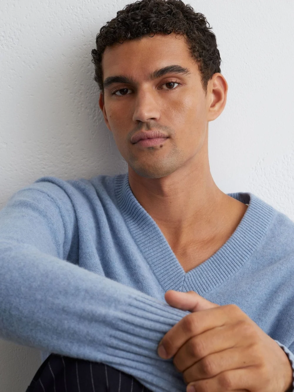 Reiss Soft Blue Wool-cashmere V-neck Jumper, view 4