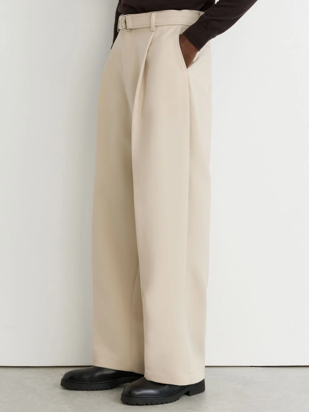Reiss Stone Relaxed-fit Belted Trousers, view 3