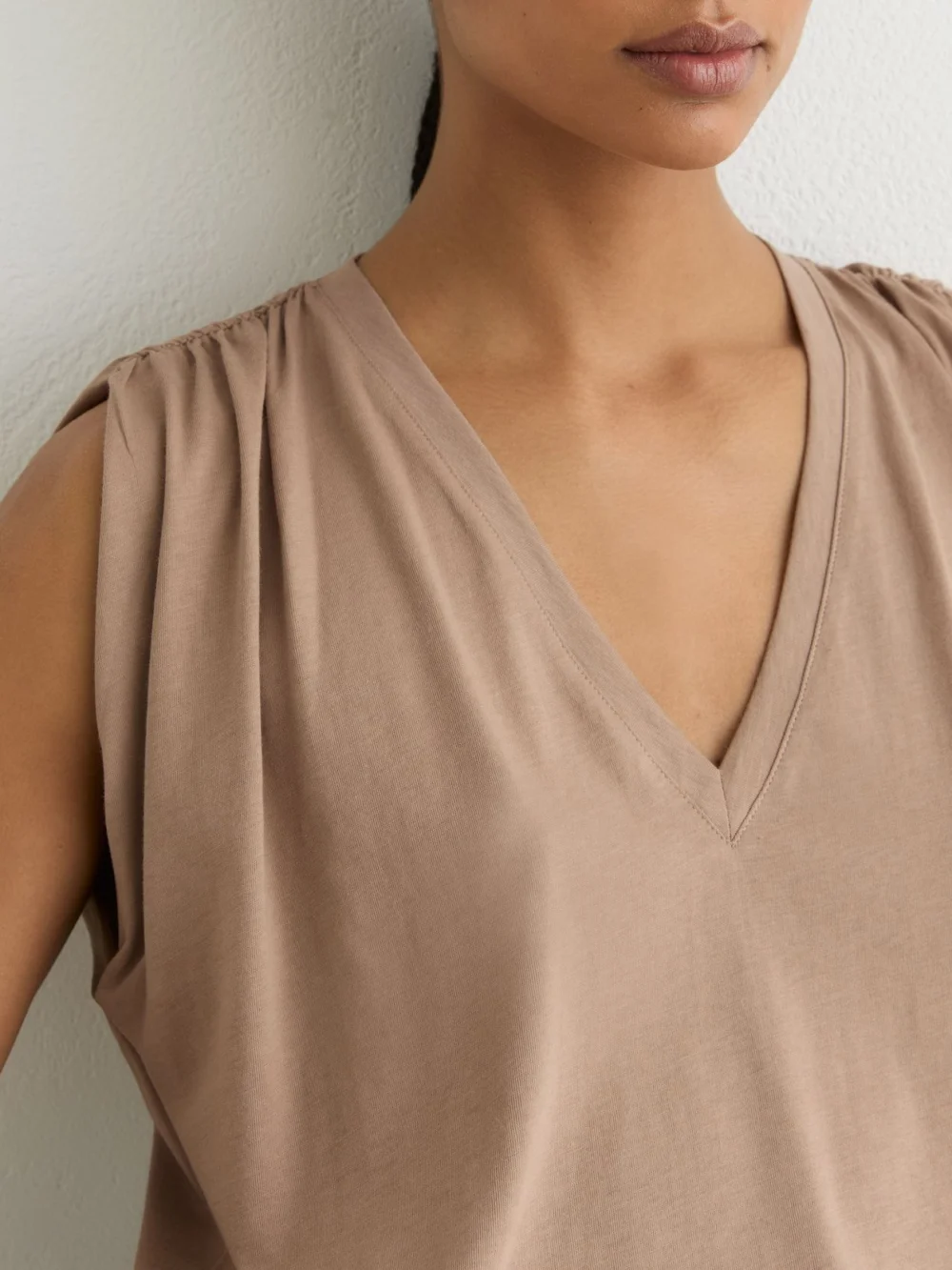 Reiss Taupe Neutral Cotton Gathered-detail V-neck Vest, view 4