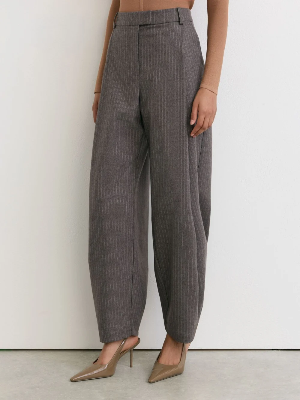 Reiss Taupe Neutral Petite Pinstripe Pleated Barrel-leg Trousers, view 3